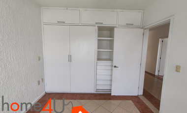 Casa en condominio con cuarto de servicio independiente.