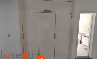 Casa en condominio con cuarto de servicio independiente.