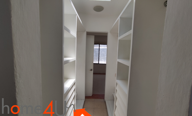 Casa en condominio con cuarto de servicio independiente.