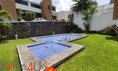 Casa en condominio con cuarto de servicio independiente.