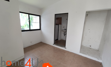 Casa en condominio con cuarto de servicio independiente.
