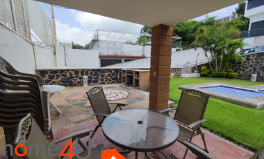 Casa en condominio con cuarto de servicio independiente.