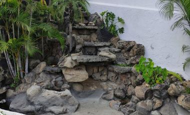 Casa en condominio con cuarto de servicio independiente.