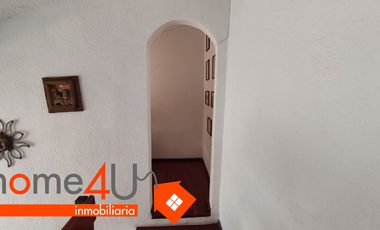 Linda y acogedora casa en condominio en excelente ubicación.