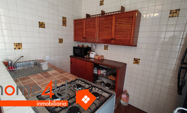 Linda y acogedora casa en condominio en excelente ubicación.