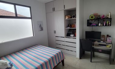 En venta lujosa y moderna casa de 4 dormitorios con piscina en Ciudad Celeste, Nuev Samborondon