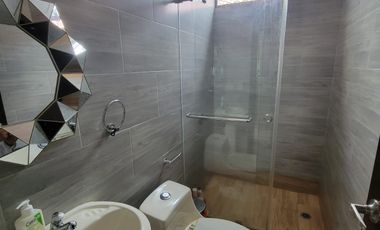 En venta lujosa y moderna casa de 4 dormitorios con piscina en Ciudad Celeste, Nuev Samborondon