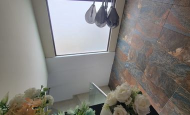 En venta lujosa y moderna casa de 4 dormitorios con piscina en Ciudad Celeste, Nuev Samborondon