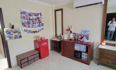 En venta lujosa y moderna casa de 4 dormitorios con piscina en Ciudad Celeste, Nuev Samborondon