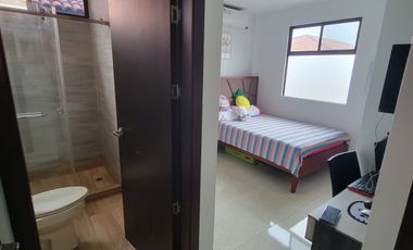 En venta lujosa y moderna casa de 4 dormitorios con piscina en Ciudad Celeste, Nuev Samborondon