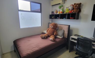 En venta lujosa y moderna casa de 4 dormitorios con piscina en Ciudad Celeste, Nuev Samborondon