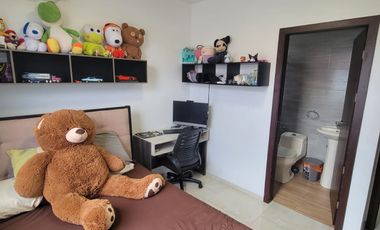 En venta lujosa y moderna casa de 4 dormitorios con piscina en Ciudad Celeste, Nuev Samborondon