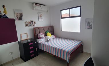 En venta lujosa y moderna casa de 4 dormitorios con piscina en Ciudad Celeste, Nuev Samborondon