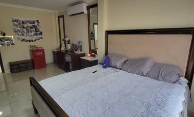 En venta lujosa y moderna casa de 4 dormitorios con piscina en Ciudad Celeste, Nuev Samborondon