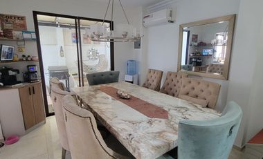 En venta lujosa y moderna casa de 4 dormitorios con piscina en Ciudad Celeste, Nuev Samborondon