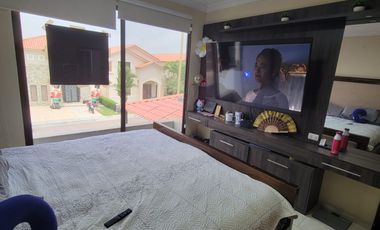 En venta lujosa y moderna casa de 4 dormitorios con piscina en Ciudad Celeste, Nuev Samborondon