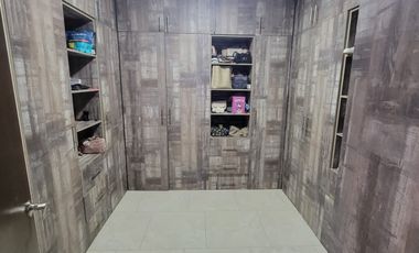 En venta lujosa y moderna casa de 4 dormitorios con piscina en Ciudad Celeste, Nuev Samborondon