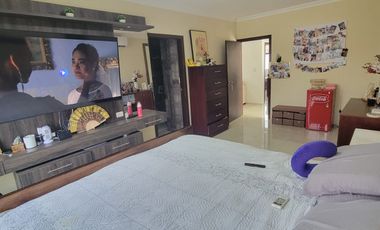 En venta lujosa y moderna casa de 4 dormitorios con piscina en Ciudad Celeste, Nuev Samborondon