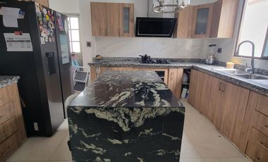 En venta lujosa y moderna casa de 4 dormitorios con piscina en Ciudad Celeste, Nuev Samborondon