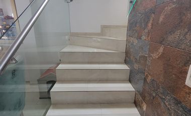 En venta lujosa y moderna casa de 4 dormitorios con piscina en Ciudad Celeste, Nuev Samborondon