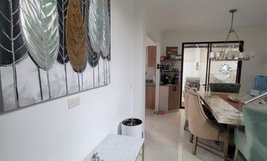 En venta lujosa y moderna casa de 4 dormitorios con piscina en Ciudad Celeste, Nuev Samborondon