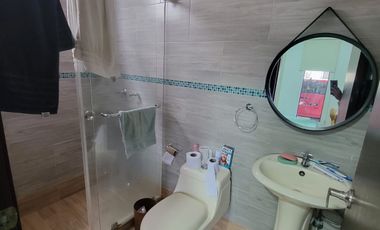 En venta lujosa y moderna casa de 4 dormitorios con piscina en Ciudad Celeste, Nuev Samborondon