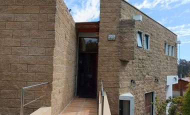 SE VENDE EXCELENTE CASA EN BARRIO RESDIDENCIAL DE QUILPUÉ