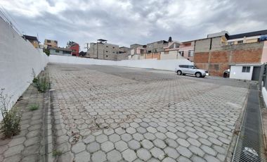 ARRIENDO TERRENO COMERCIAL CUMBAYA, CERCA AL PARQUE DE CUMBAYA
