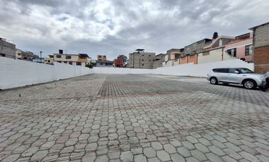 ARRIENDO TERRENO COMERCIAL CUMBAYA, CERCA AL PARQUE DE CUMBAYA