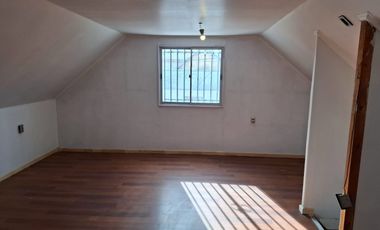 Casa de Dos Pisos, en Villa Jardín del Este