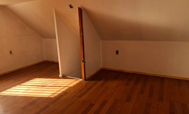 Casa de Dos Pisos, en Villa Jardín del Este