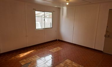 Casa de Dos Pisos, en Villa Jardín del Este