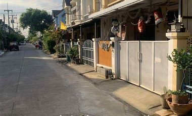 Two-story townhome, 18 sq.wa., Busarin Village, Khlong 2, Rangsit-Nakhon Nayok Road, Lam Luk Ka, Pathum Thani.