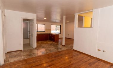 CASA RENTERA DE OPORTUNIDAD EN VENTA – 7 Departamentos - Cuenca