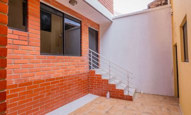 CASA RENTERA DE OPORTUNIDAD EN VENTA – 7 Departamentos - Cuenca