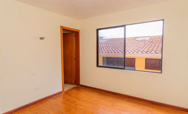 CASA RENTERA DE OPORTUNIDAD EN VENTA – 7 Departamentos - Cuenca