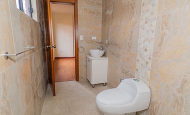 CASA RENTERA DE OPORTUNIDAD EN VENTA – 7 Departamentos - Cuenca