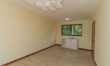 CASA RENTERA DE OPORTUNIDAD EN VENTA – 7 Departamentos - Cuenca