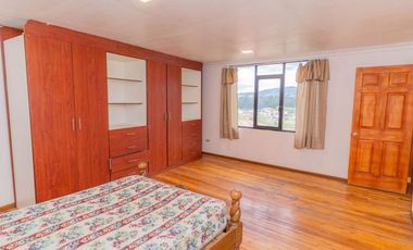 CASA RENTERA DE OPORTUNIDAD EN VENTA – 7 Departamentos - Cuenca