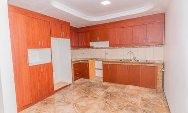 CASA RENTERA DE OPORTUNIDAD EN VENTA – 7 Departamentos - Cuenca