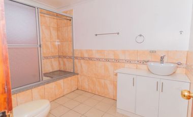 CASA RENTERA DE OPORTUNIDAD EN VENTA – 7 Departamentos - Cuenca