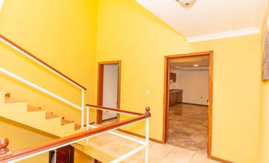 CASA RENTERA DE OPORTUNIDAD EN VENTA – 7 Departamentos - Cuenca