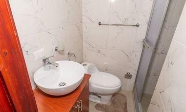 CASA RENTERA DE OPORTUNIDAD EN VENTA – 7 Departamentos - Cuenca