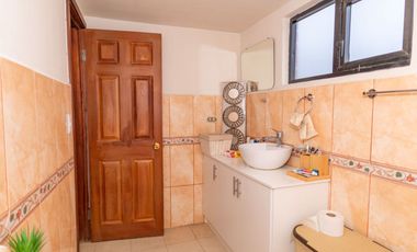 CASA RENTERA DE OPORTUNIDAD EN VENTA – 7 Departamentos - Cuenca
