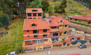 CASA RENTERA DE OPORTUNIDAD EN VENTA – 7 Departamentos - Cuenca