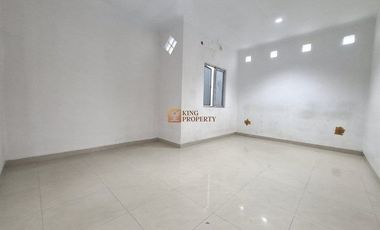 Disewakan Rumah Tomang Rawa Kepa Raya 2,5 Lantai Di pinggir Jalan Utama, Unfurnish Lokasi Rumah Dekat Pom Bensin & Kantor Cabang BCA Jakarta Barat