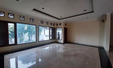 RUMAH RUANG USAHA 2 LANTAI KEMANG AREA KOMERSIL SIAP HUNI PARKIR LUAS BEBAS BANJIR