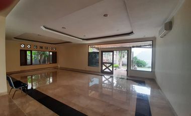 RUMAH RUANG USAHA 2 LANTAI KEMANG AREA KOMERSIL SIAP HUNI PARKIR LUAS BEBAS BANJIR