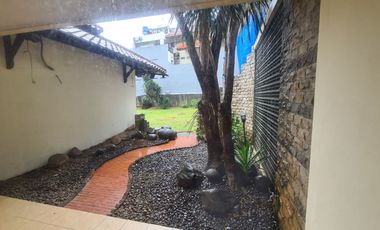 RUMAH RUANG USAHA 2 LANTAI KEMANG AREA KOMERSIL SIAP HUNI PARKIR LUAS BEBAS BANJIR