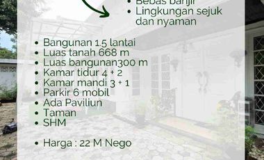 DIJUAL RUMAH LOKASI STRATEGIS DEKAT TAMAN DI TEBET JAKARTA SELATAN